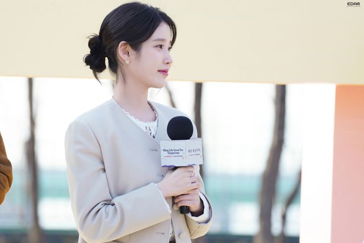 [잡담] 오늘 뜬 아이유 사진 진짜 봄이네🌸 | 인스티즈