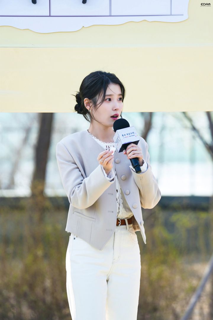[잡담] 오늘 뜬 아이유 사진 진짜 봄이네🌸 | 인스티즈