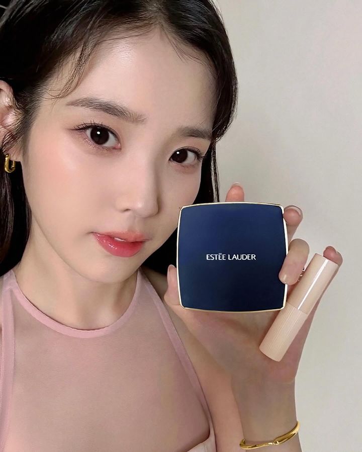 [잡담] 아이유 쪼그만한 손으로 이걸 다 잡넼ㅋㅋㅋㅋ | 인스티즈
