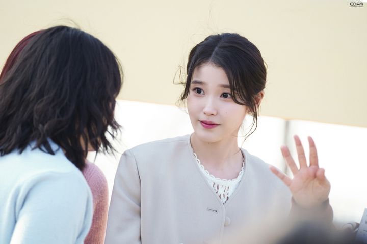 [잡담] 오늘 뜬 아이유 사진 진짜 봄이네🌸 | 인스티즈
