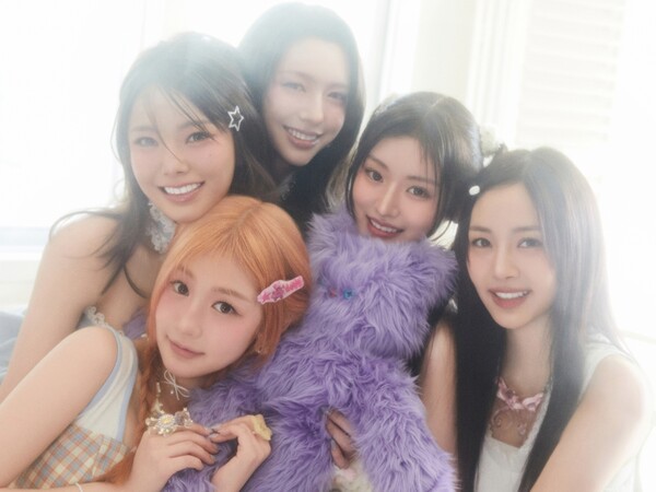 [잡담] 피프티피프티 'Day' 버전 콘셉트 포토...인형과 함께 | 인스티즈