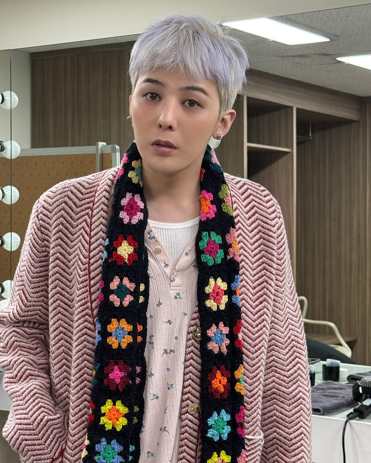 [잡담] 지디는 은발만 하면 왜 더 잘생겨지는거임 | 인스티즈