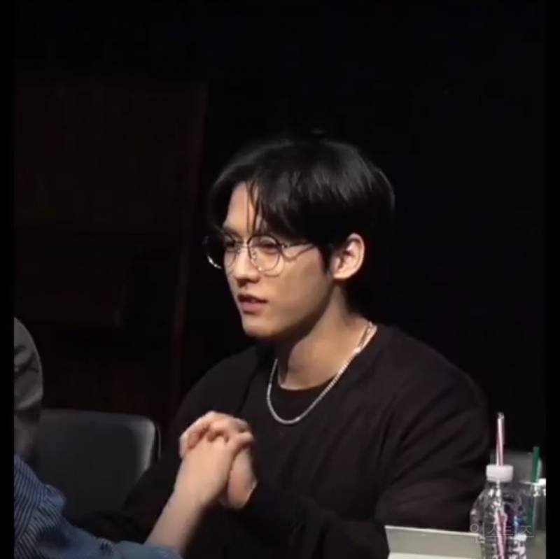 팬이랑 손잡을때 멤버별 특징.X | 인스티즈