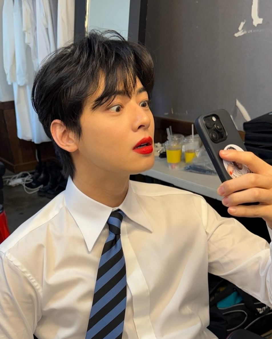 [잡담] 차은우 개빨간 립스틱 바른거 | 인스티즈