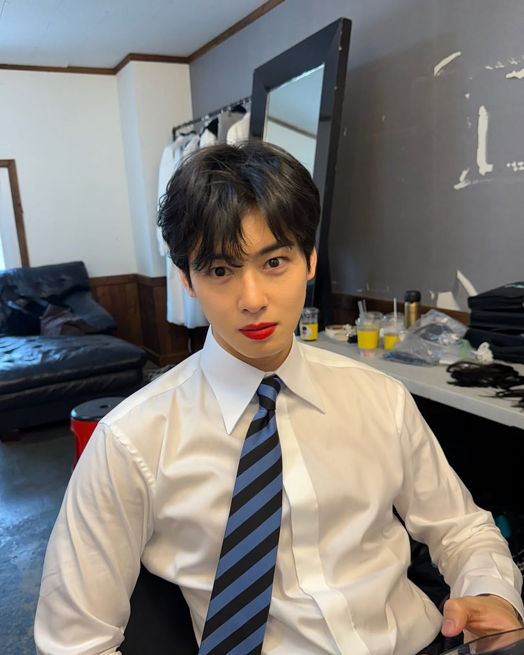 [잡담] 차은우 개빨간 립스틱 바른거 | 인스티즈