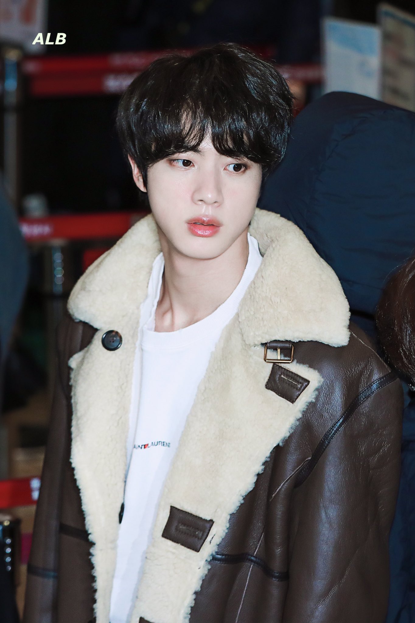 [잡담] 방탄 진 무스탕 두버전 | 인스티즈