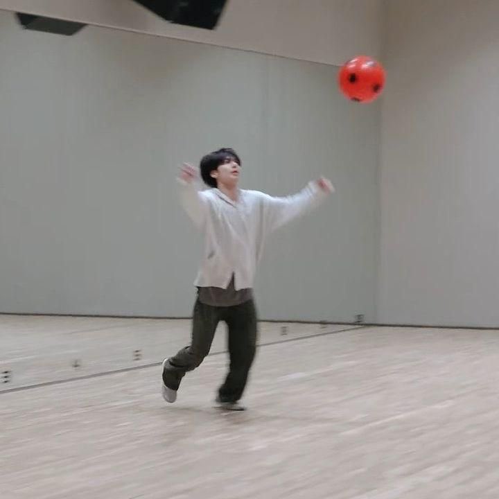 [잡담] 강태현 진짜 객관적으로 안 작은데 왜케 작아보일까ㅋㅋㅋ | 인스티즈