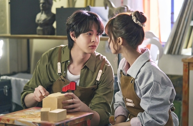 [정보/소식] 노정의 김현진, 가까워도 너무 가까워…이채민 경계 모드 ON(바니와 오빠들) | 인스티즈