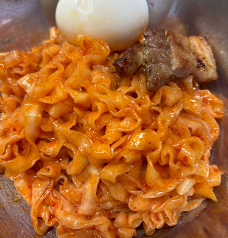 [잡담] 배홍동 칼빔면 꼭 먹어 얘들아…… 진짜 개맛있음 | 인스티즈