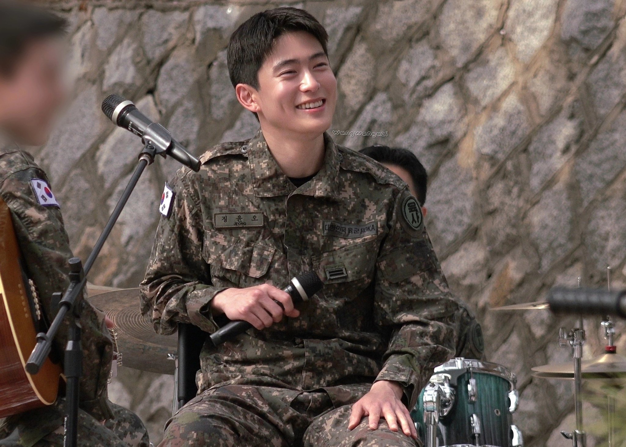 [잡담] 엔시티 재현 오늘 거의 군복입은 햇살 복숭아 | 인스티즈