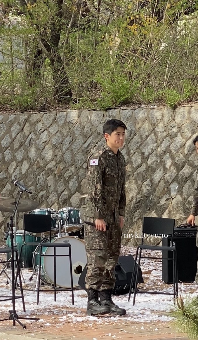 [잡담] 엔재현 보조개 ㄹㅇ 뻥안치고 100m 밖에서도 보일듯 | 인스티즈