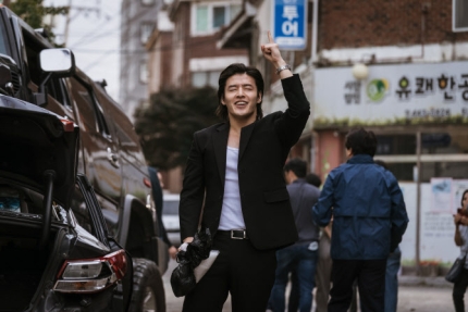 [정보/소식] 청불 한계 깬 '야당' 이틀 연속 1위→호평 폭발…주말 흥행 기대감 | 인스티즈