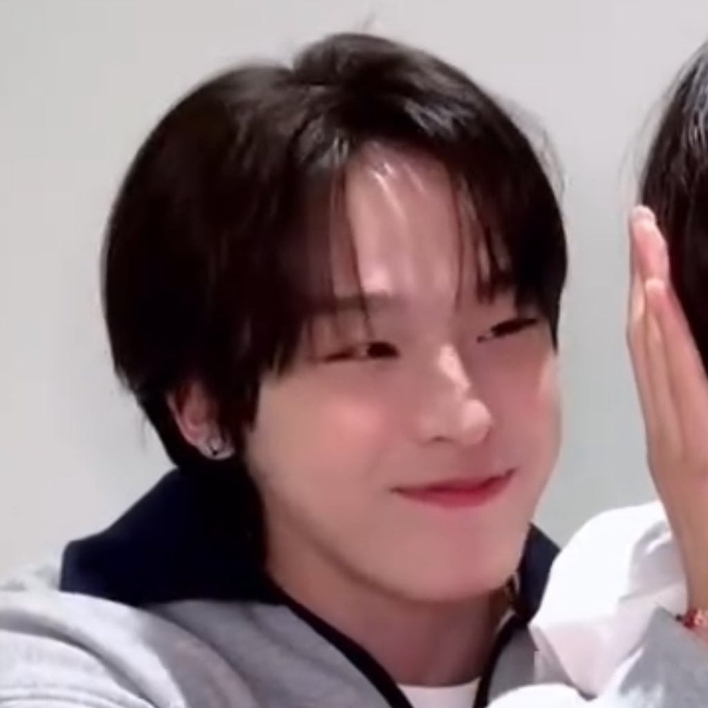 [잡담] 리쿠 이렇게 눈 다 접어서 웃을 때 | 인스티즈