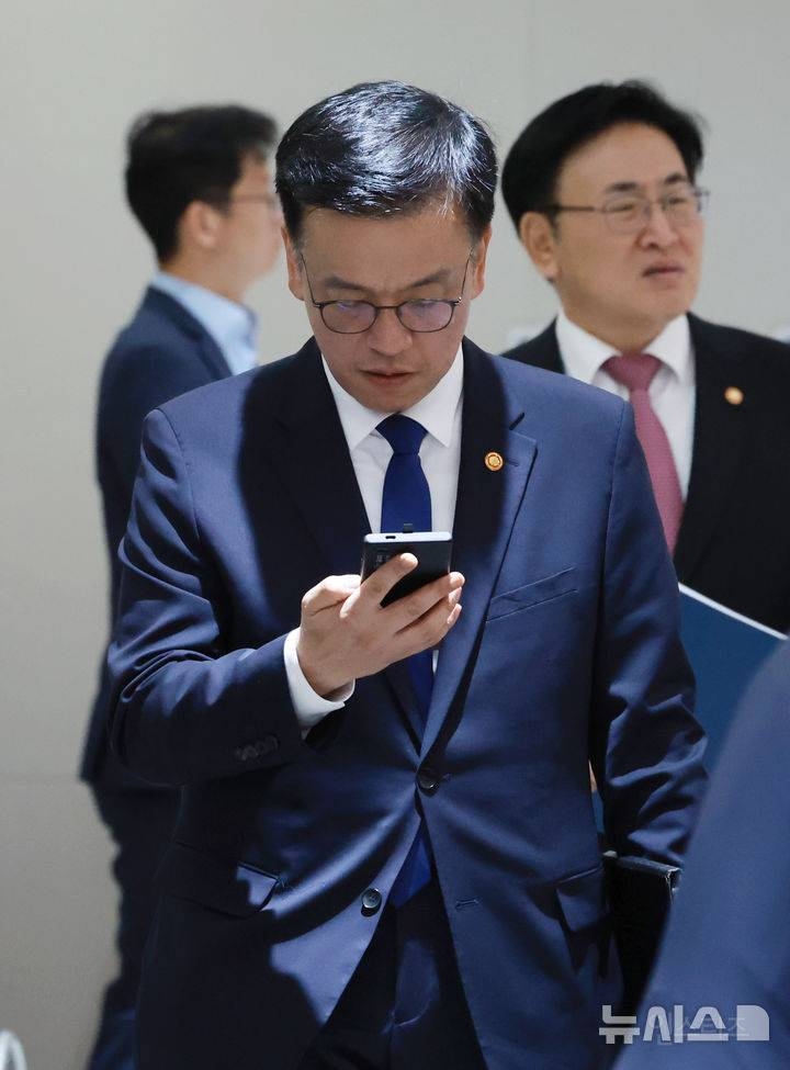 최상목 황금폰의 출처 | 인스티즈