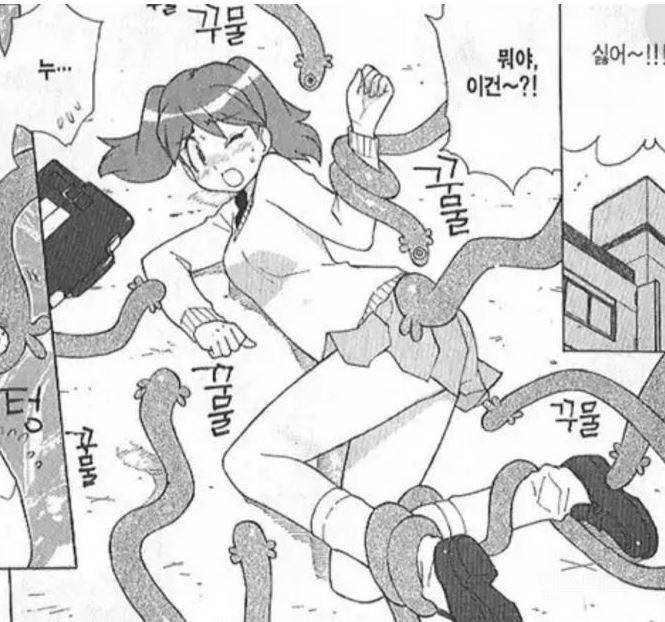약후) 노출 심한 일본 만화책들을 아동들이 볼 수 있게 전시해두는 만화 도서관들 .jpg | 인스티즈