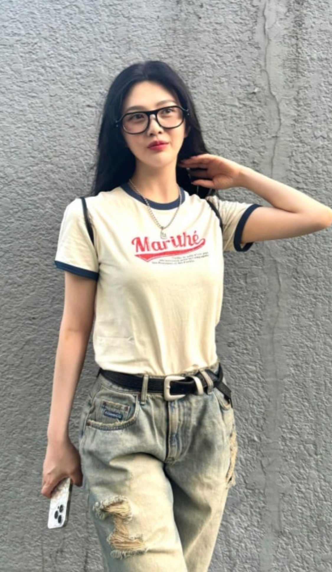 [잡담] 조이가 쓴 이 안경 사고 싶은데 둥근 얼굴한테도 잘 어울릴까..? | 인스티즈
