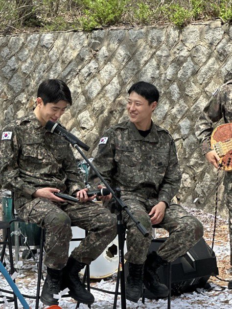 [잡담] 엔재현 조승연 군복입고 투샷 뜬 것마다 무슨ㅠ | 인스티즈
