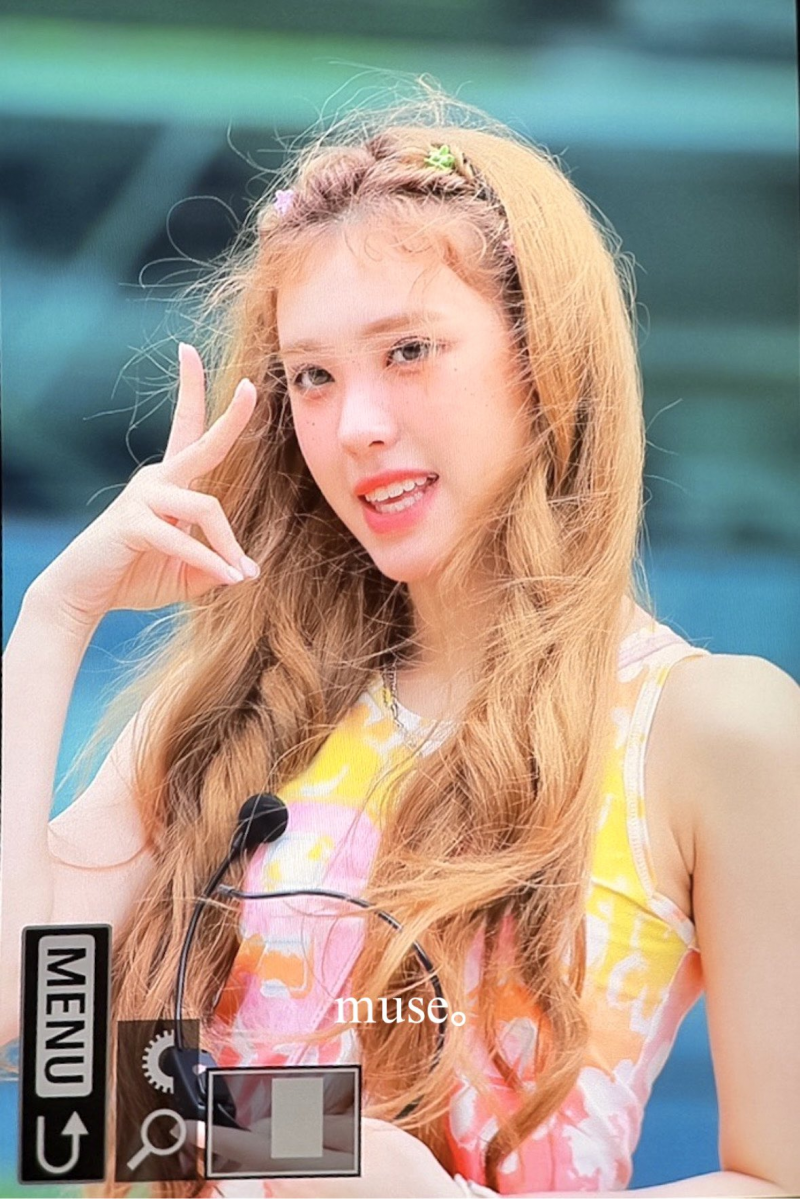 오늘자 강풍 속에서 미팬한 여자아이돌 | 인스티즈