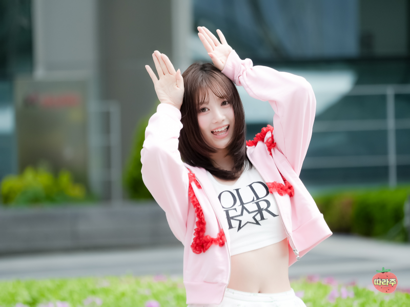 오늘자 강풍 속에서 미팬한 여자아이돌 | 인스티즈
