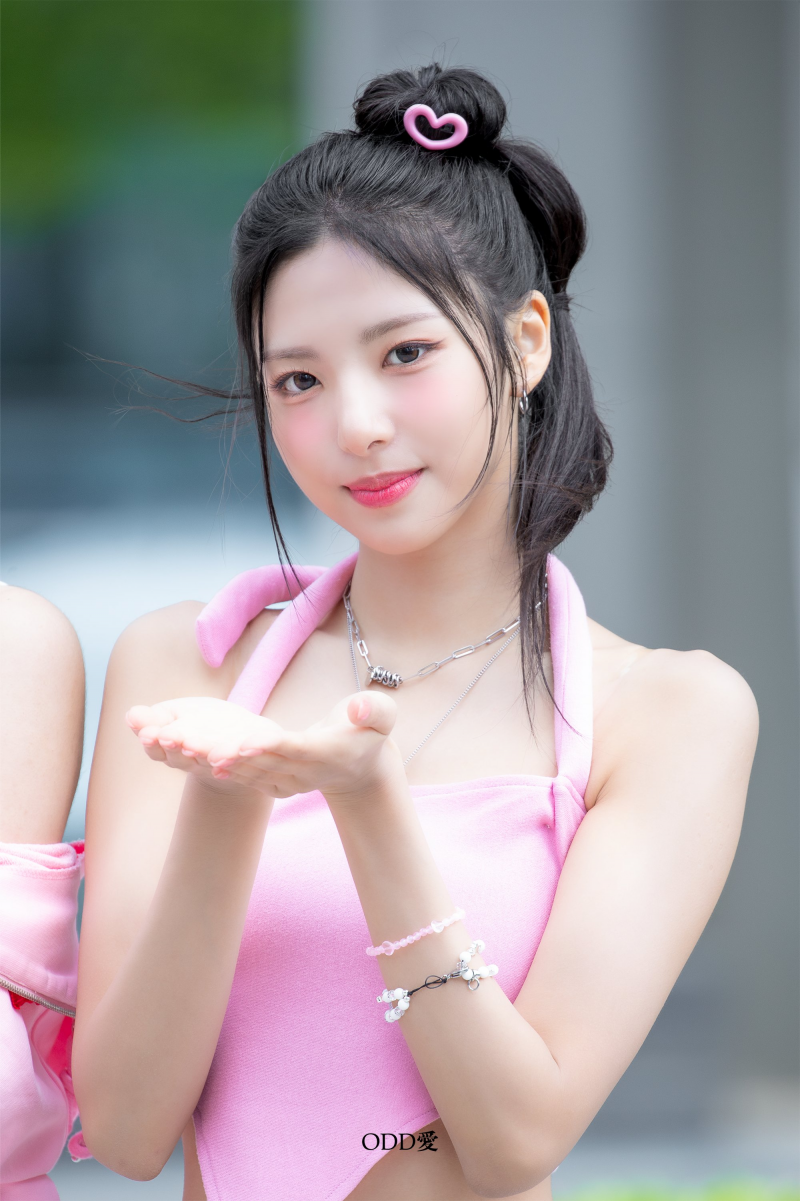 오늘자 강풍 속에서 미팬한 여자아이돌 | 인스티즈
