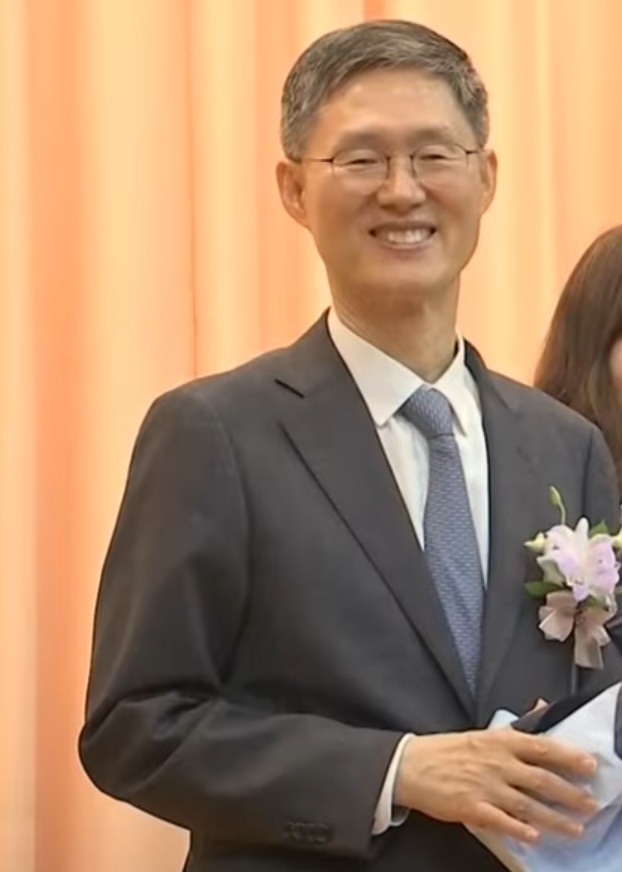 [잡담] 문형배재판관님 웃으시는 거 처음 봄ㅋㅋㅋ | 인스티즈