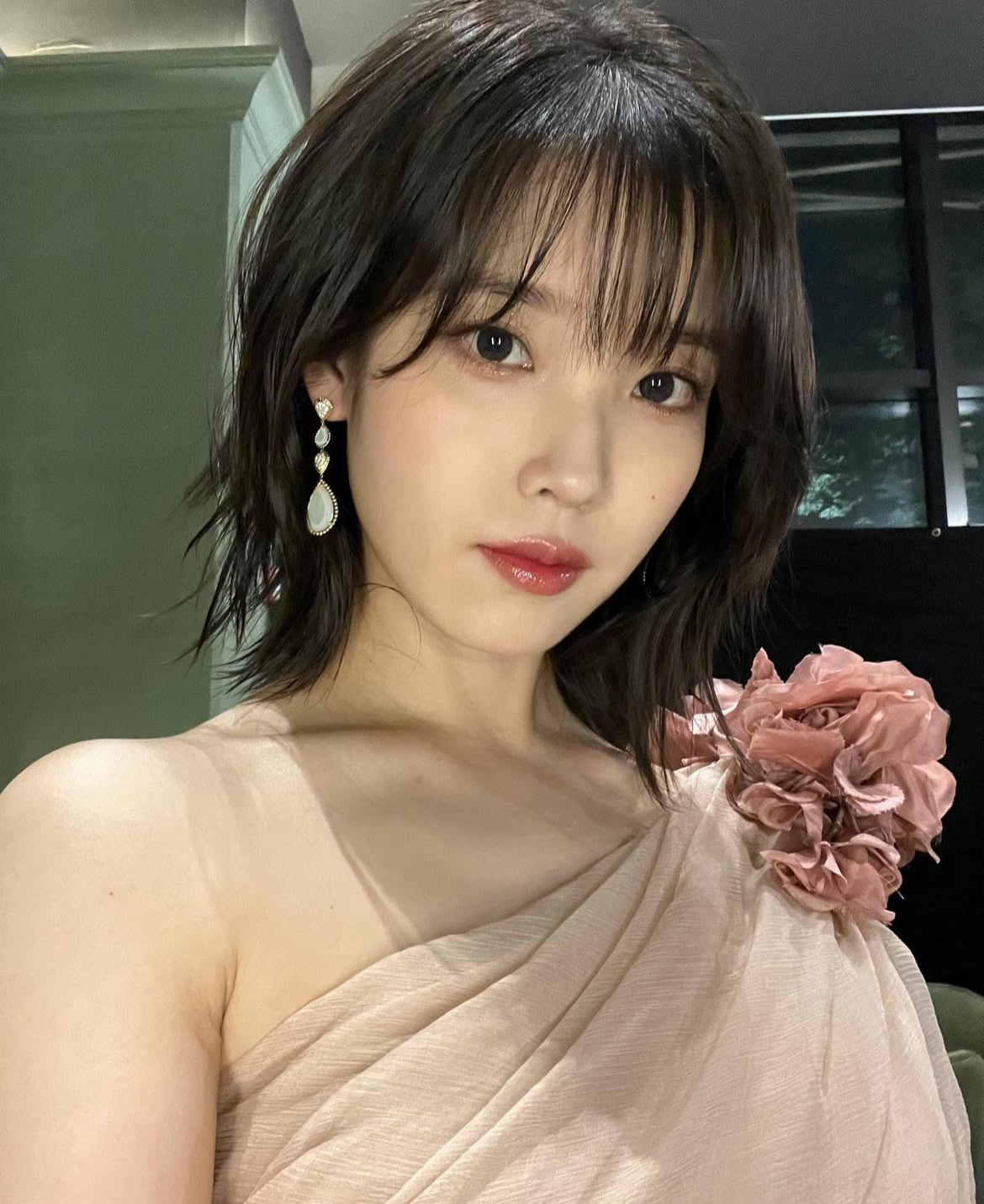 [잡담] 아이유는 장발보다 단발이 더 잘어울려 | 인스티즈