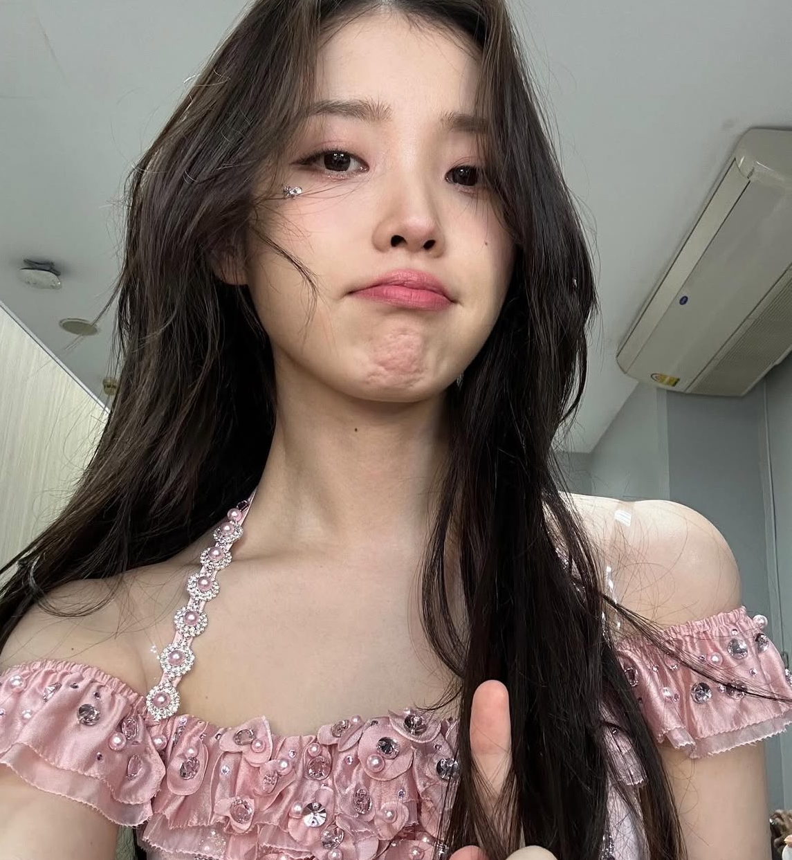 [잡담] 아이유는 장발보다 단발이 더 잘어울려 | 인스티즈