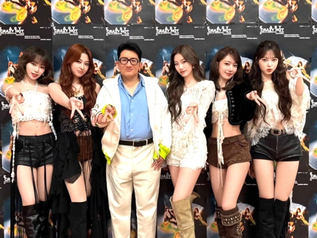 [정보/소식] 방시혁 의장, 몸 안에서 사람 한 명 나갔다…'르세라핌' 옆에서도 날씬 [RE:스타] | 인스티즈