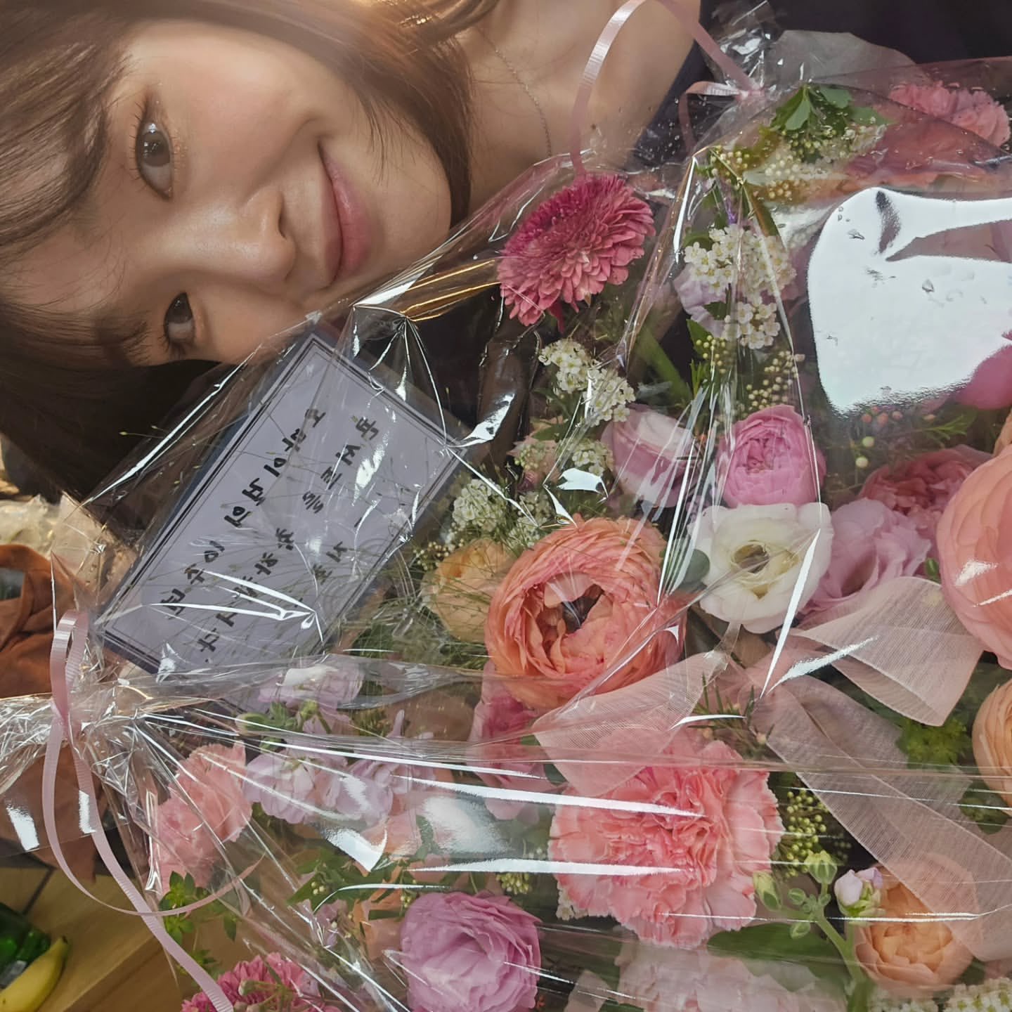 [잡담] 지호가 오마이걸 콘서트에 꽃 보냈네ㅜㅜ | 인스티즈