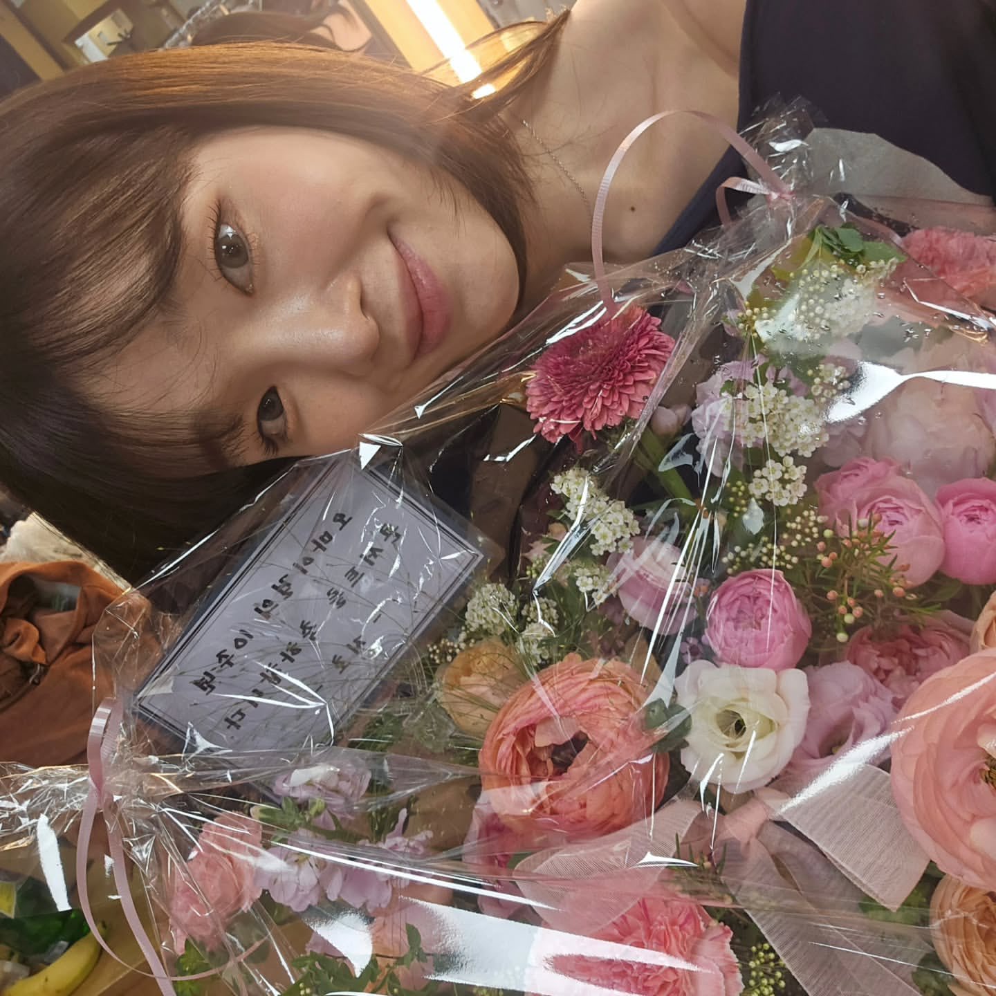 [잡담] 지호가 오마이걸 콘서트에 꽃 보냈네ㅜㅜ | 인스티즈