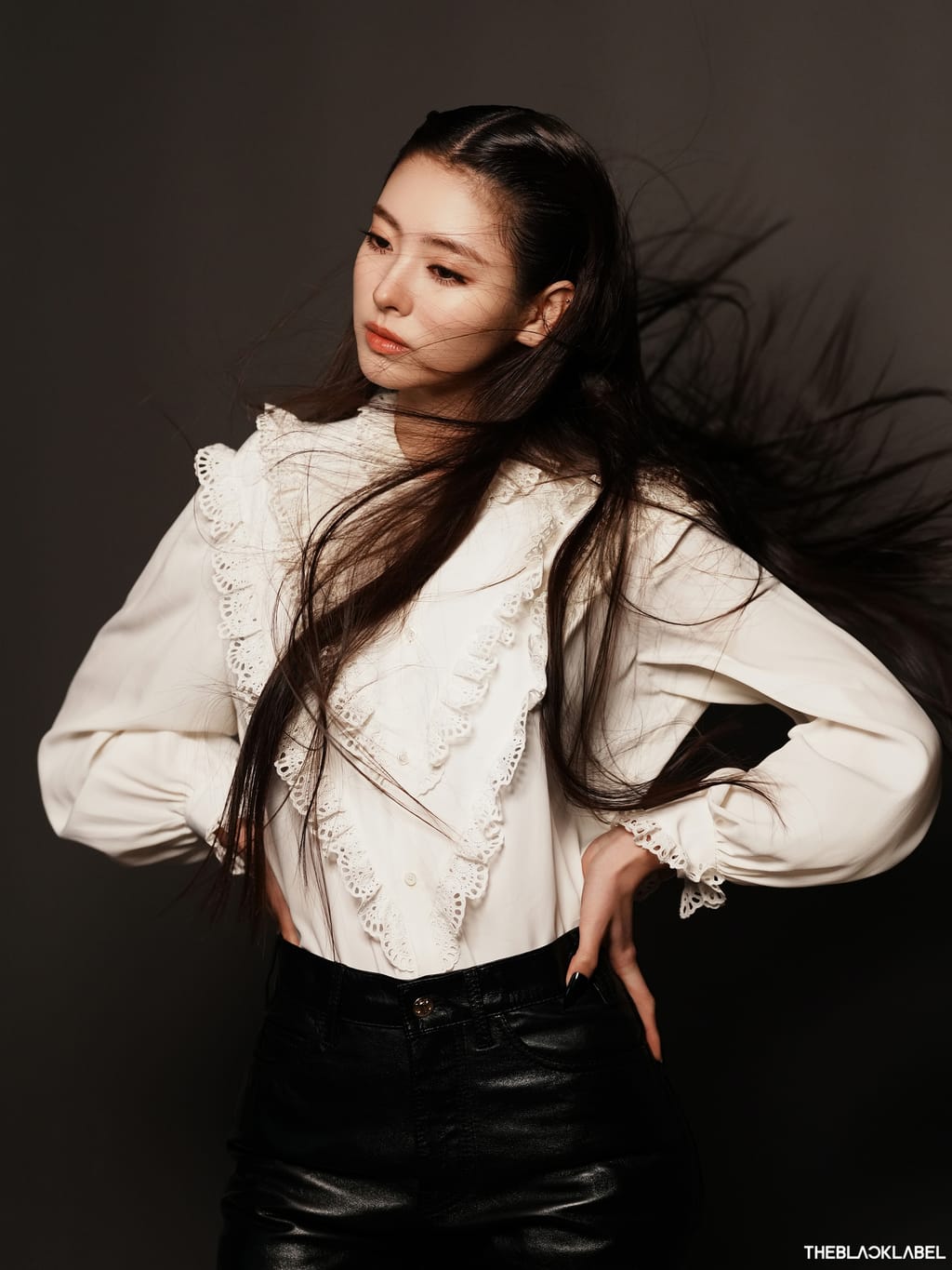 [정보/소식] 미야오 W KOREA 비하인드 포토 | 인스티즈