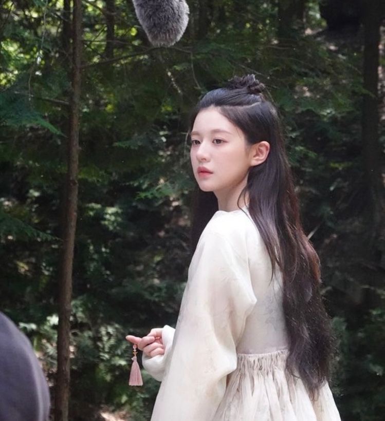 [잡담] 나 고윤정 반묶음머리 짱조아함 | 인스티즈