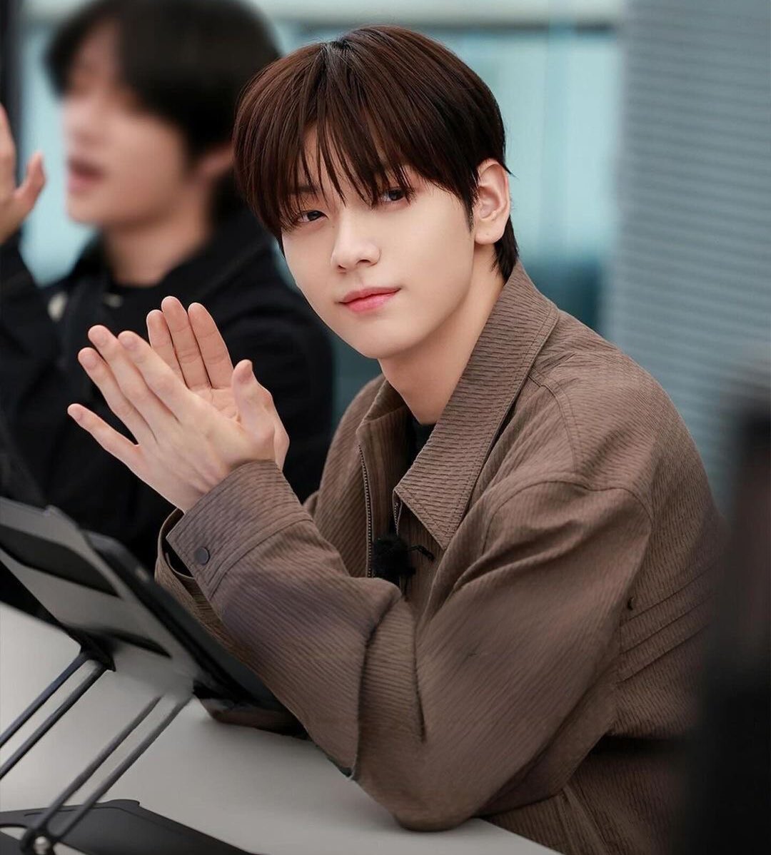 [잡담] 툽 수빈 ㄹㅇ 이런 사진들 라이징인 신인배우처럼 생김 | 인스티즈