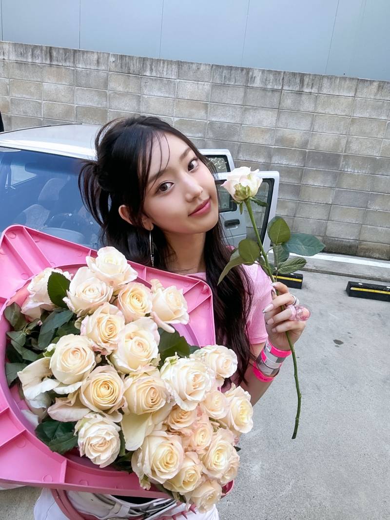 데뷔 전 사진 올려준 것 같은 오늘자 키키 공트.jpg | 인스티즈