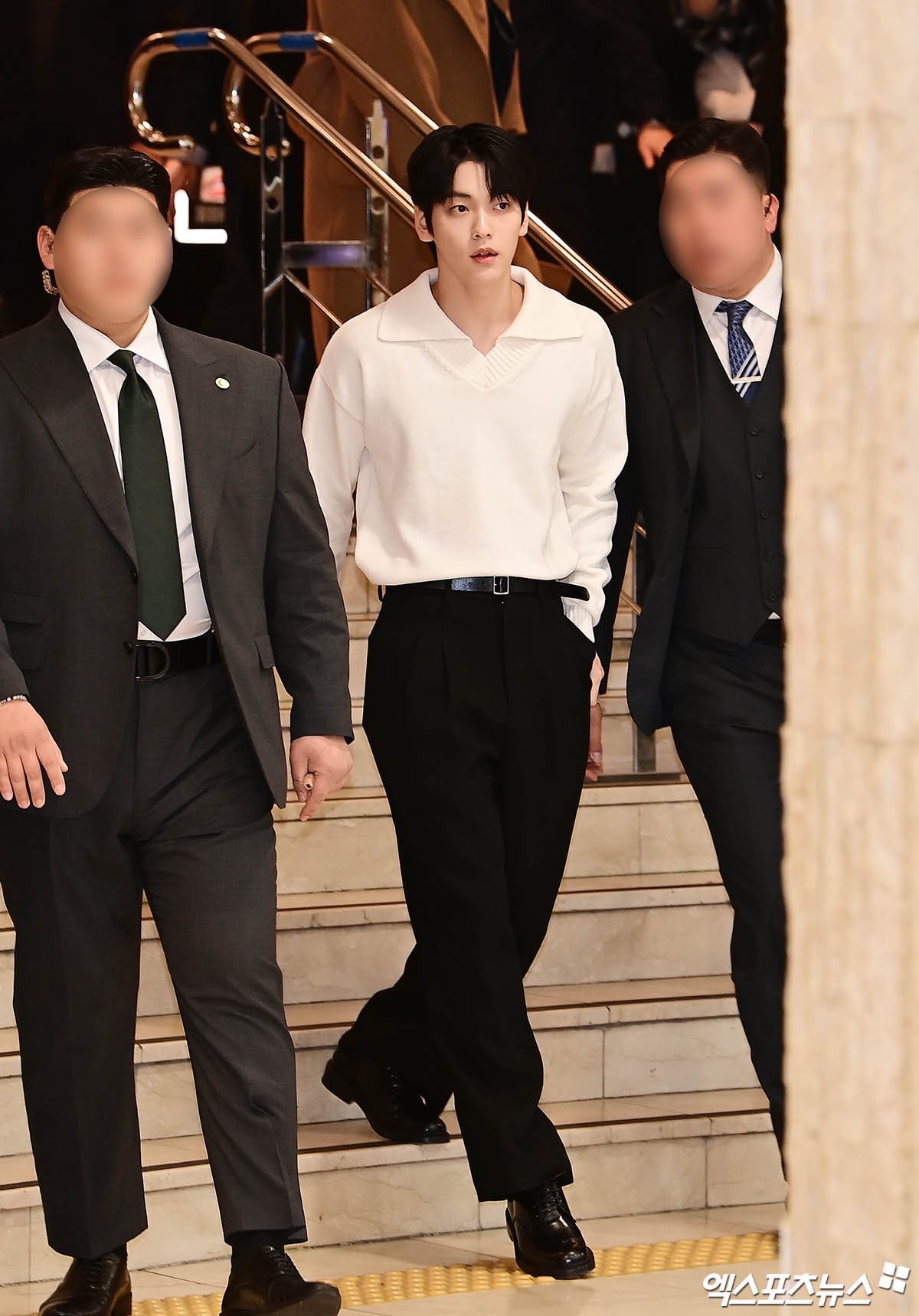 [잡담] 툽 수빈 ㄹㅇ 이런 사진들 라이징인 신인배우처럼 생김 | 인스티즈