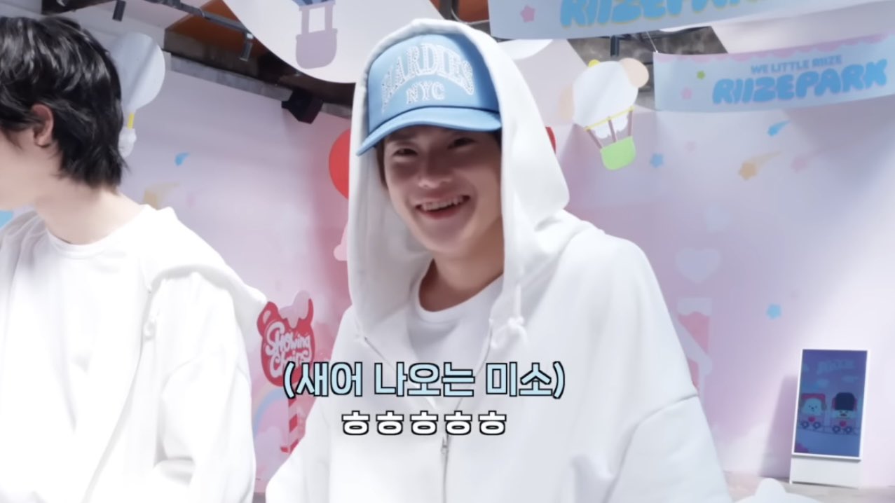 [잡담] 팝업간날 소희 옷생겼다고 웃는거 너무 귀엽다ㅋㅋㅋㅋㅋㅋ | 인스티즈