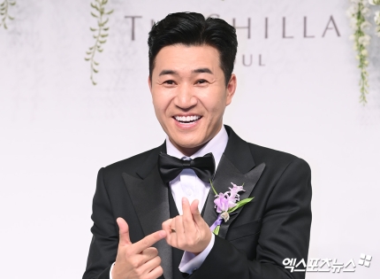 [정보/소식] '결혼' 김종민 ❤️아내 첫사랑이 축가 불렀다•••동방신기, 日서 급히 귀국 [엑's 이슈] | 인스티즈