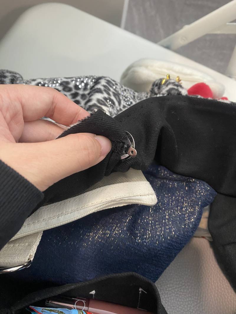 [잡담] 가방 산지 한달반 됐는데 이 지경이 된거면 문제 있는 거 아니냐 | 인스티즈