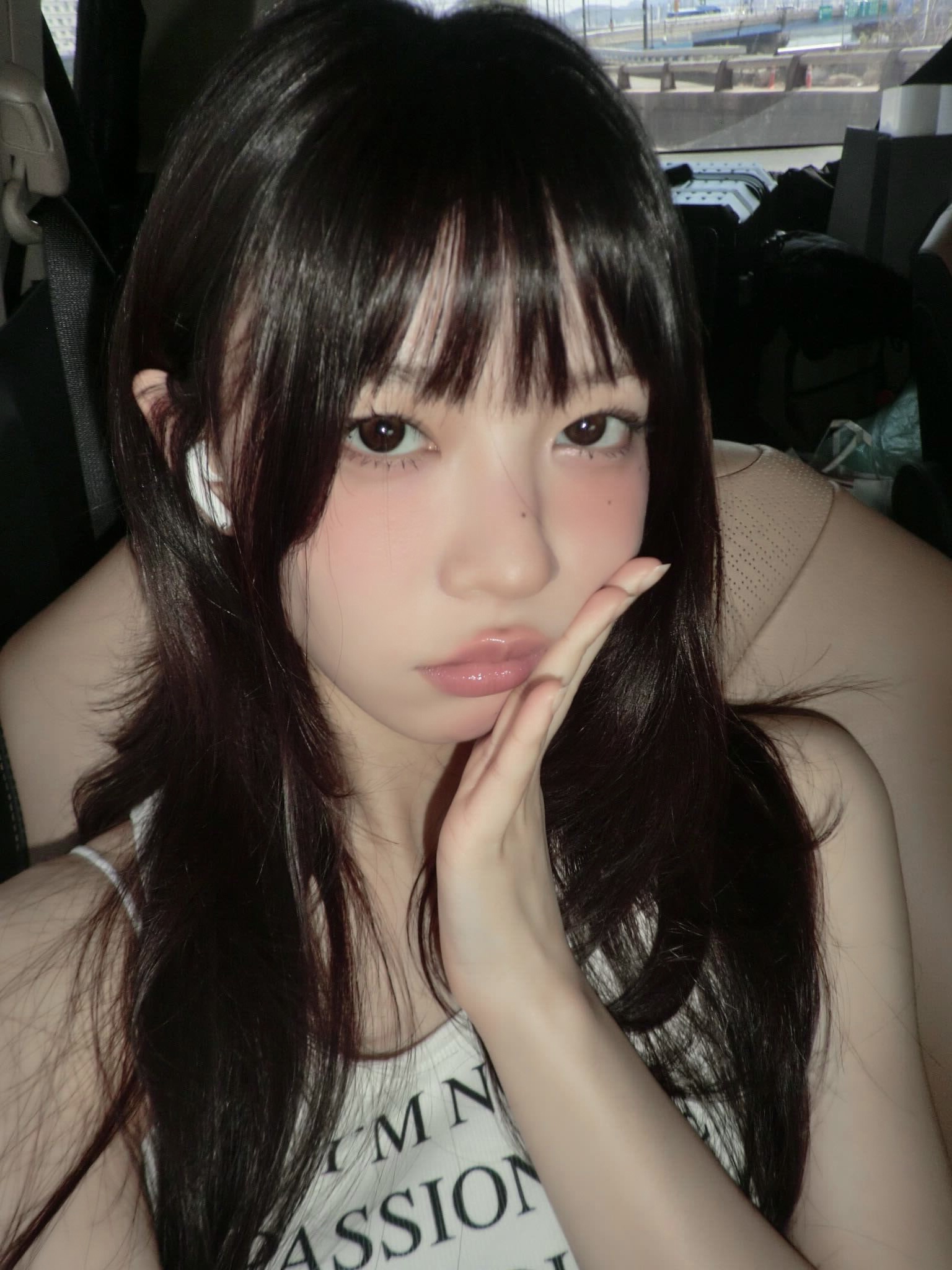 [잡담] 모카 앞머리 내리니깐 분위기가 색다르다.. | 인스티즈
