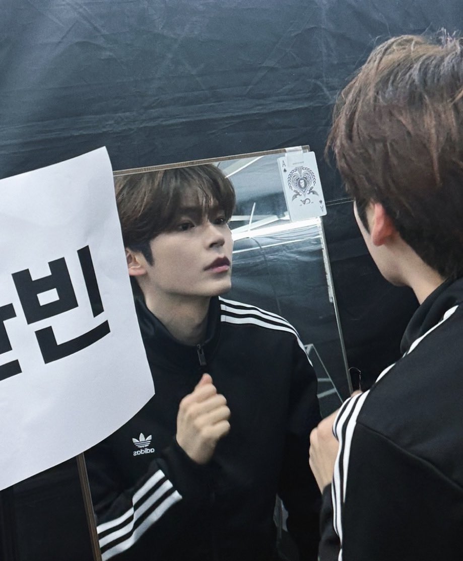 [잡담] 성한빈 갈발 아디다스 너무좋다 | 인스티즈