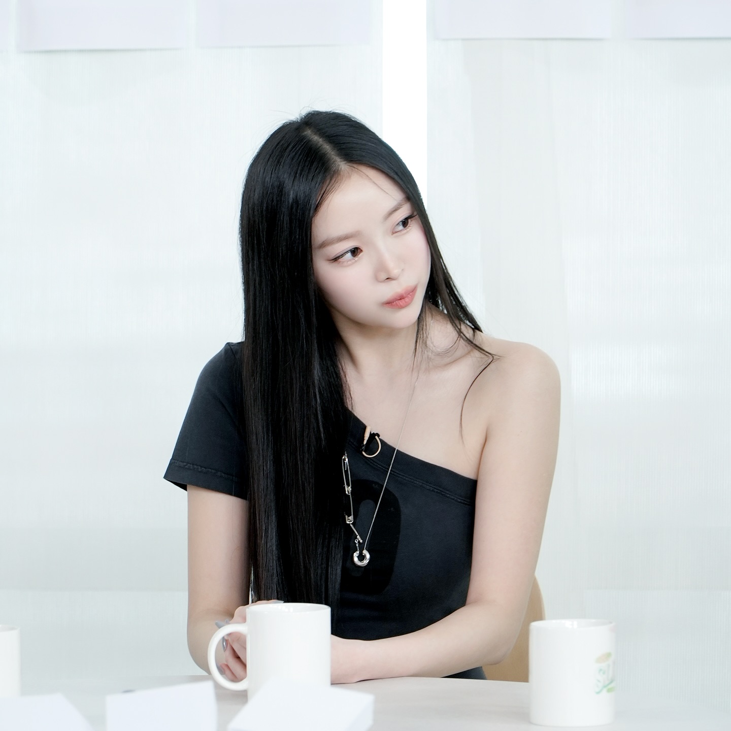 [정보/소식] 미야오 나린&엘라 살롱드립 스틸컷 | 인스티즈