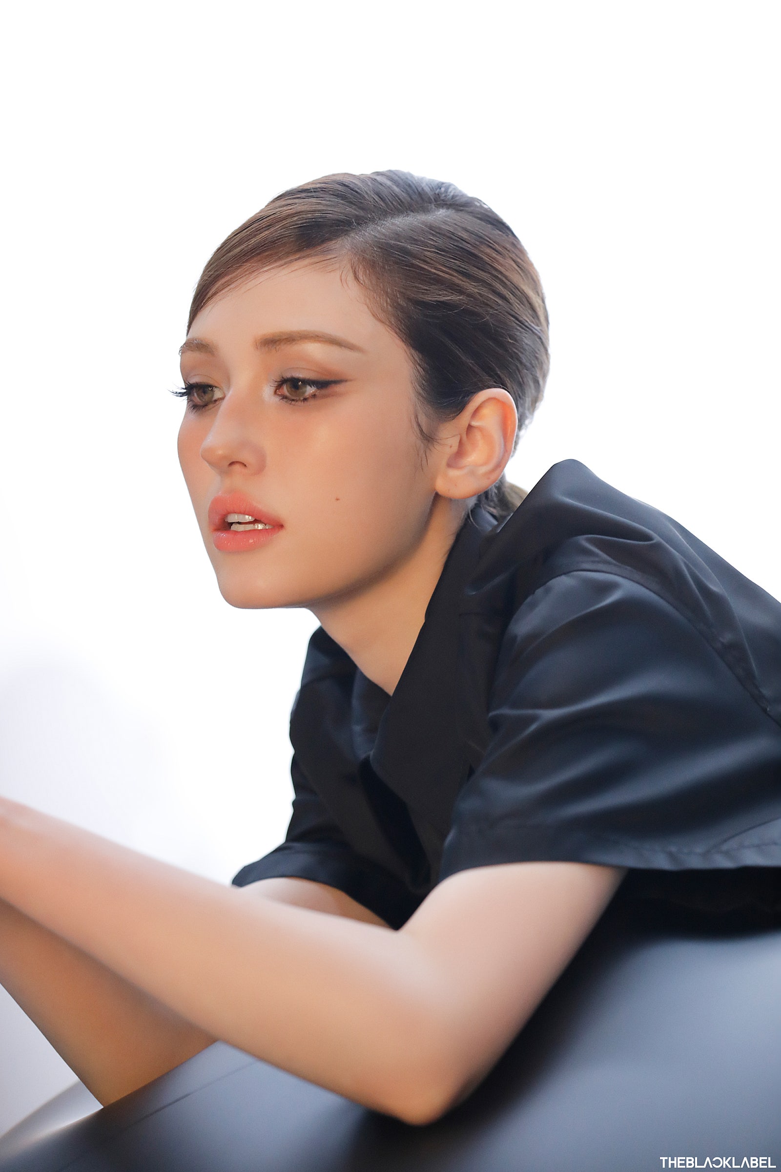 [정보/소식] 전소미 'Harper's BAZAAR Korea 4월호' BEHIND PHOTOS | 인스티즈