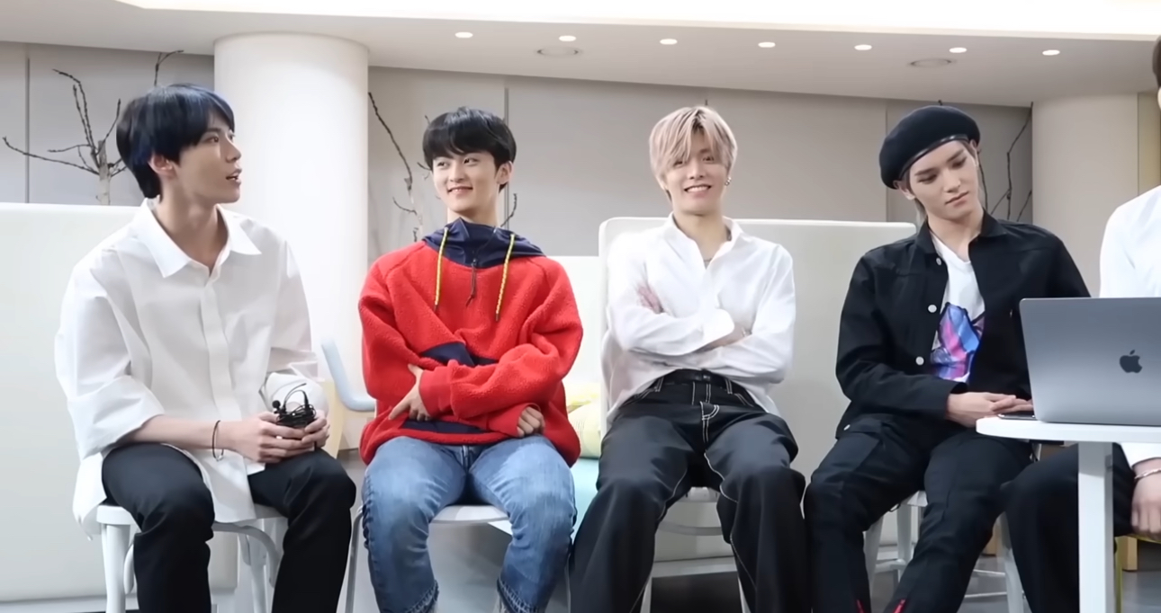 [잡담] 엔시티127 예전에 쫘라락 일렬로 앉아서 토크(?하던 자컨이 뭐더라…?? | 인스티즈