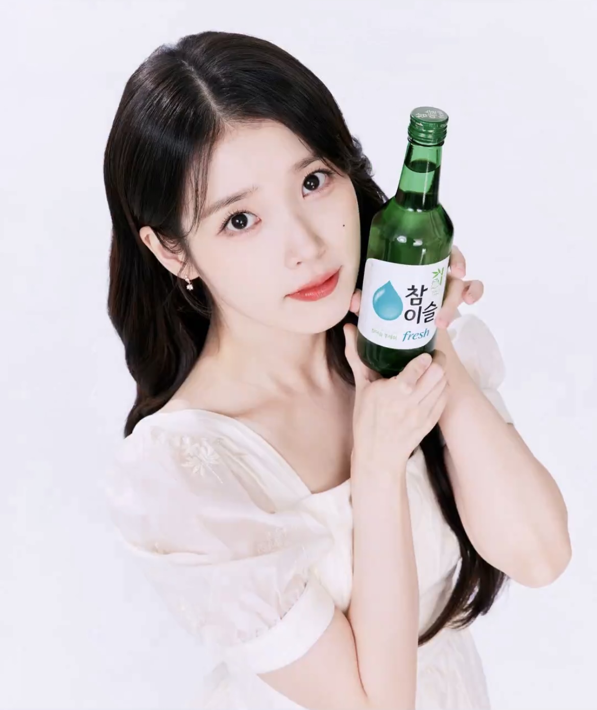 [잡담] 와 아이유 참이슬 새로 뜬 사진 | 인스티즈