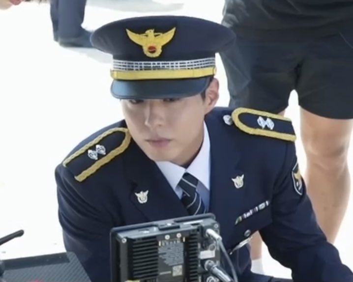 [잡담] 굿보이 제복입은것도 많이 나오면 좋겠다 | 인스티즈