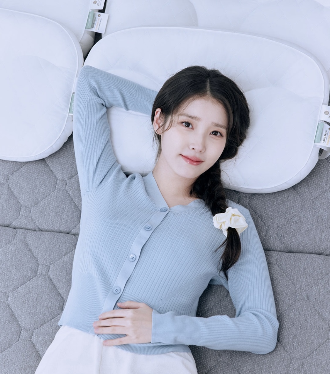 [잡담] 아이유는 하늘색 진짜 잘받는다 | 인스티즈