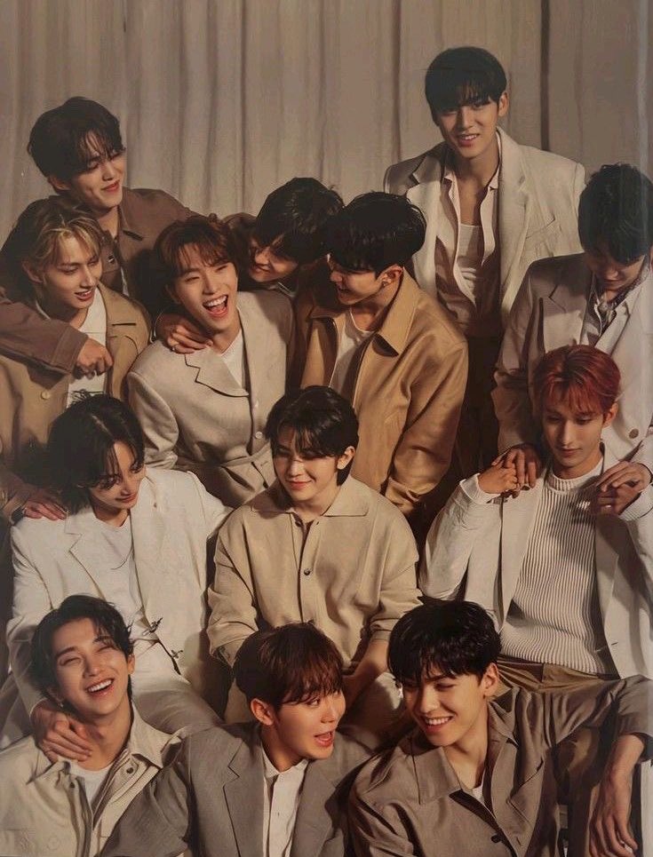 [잡담] 세븐틴 이 사진 언젯적인지 몰겠는데 뭔가 닮아보여 | 인스티즈