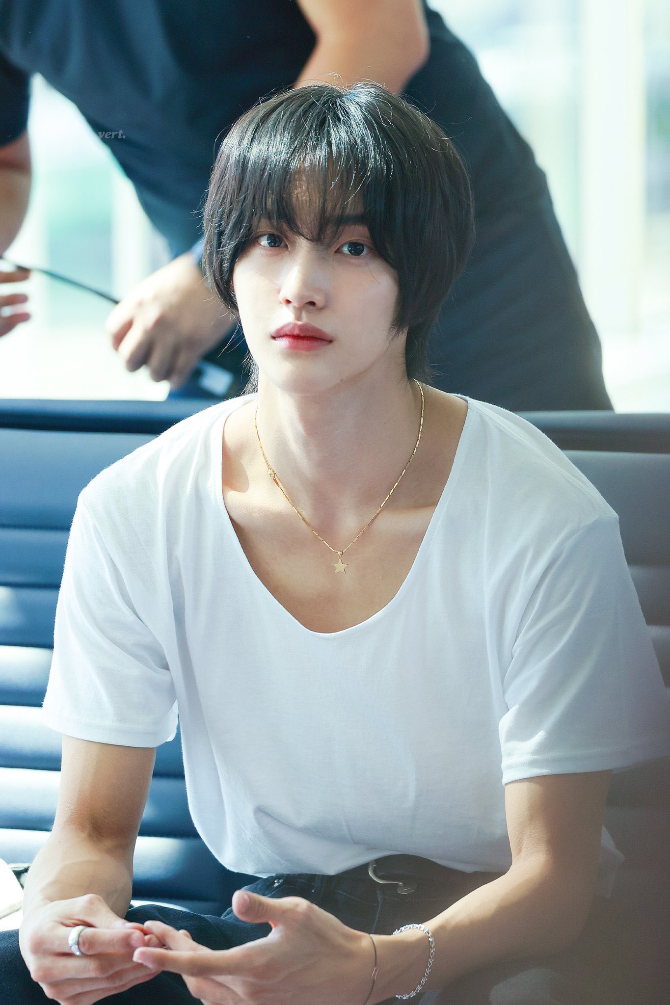 [잡담] 원빈 패션 철학중에 쇄골은 꼭보여야한다는거 너무 웃김 | 인스티즈