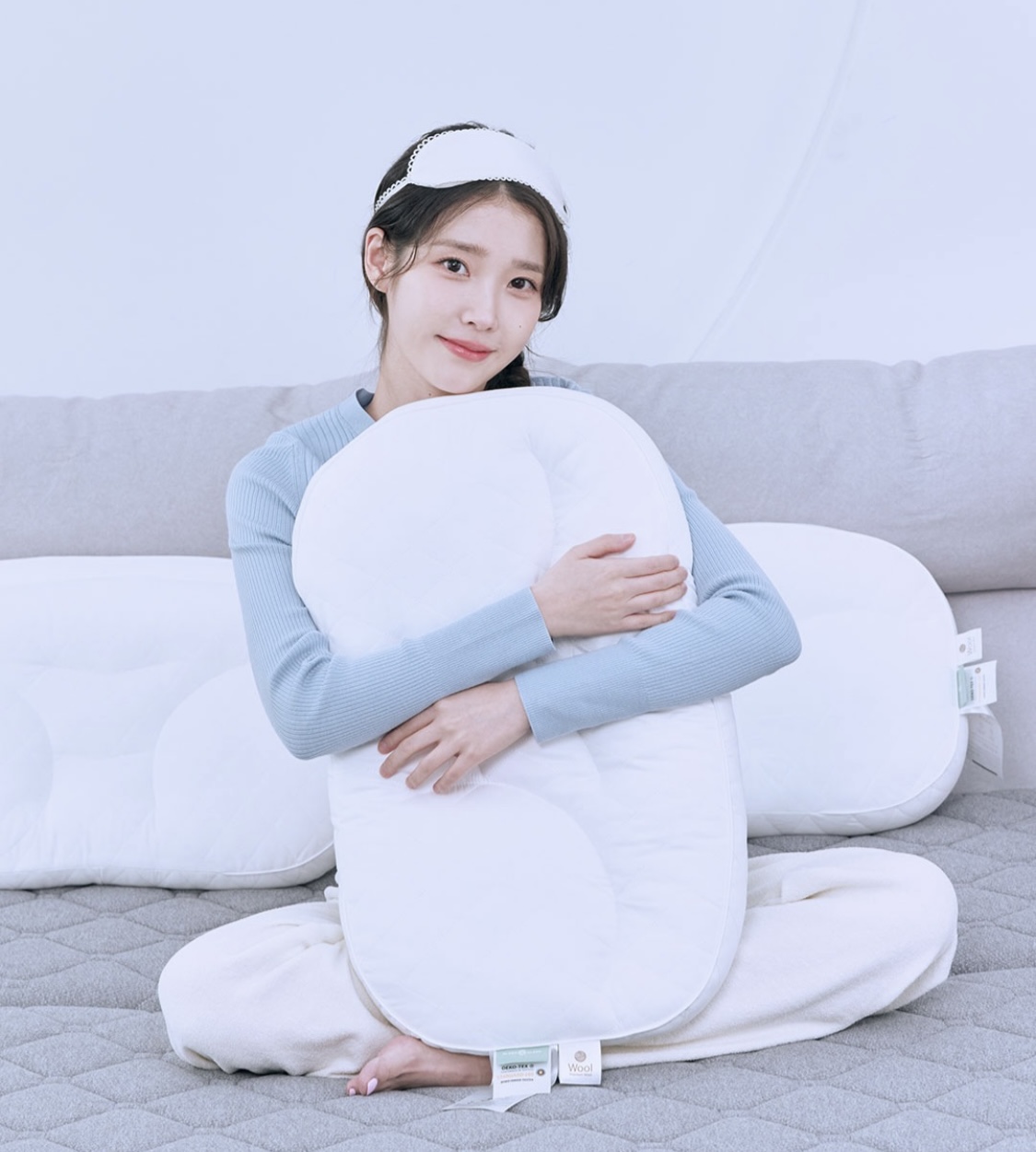 [잡담] 아이유는 하늘색 진짜 잘받는다 | 인스티즈
