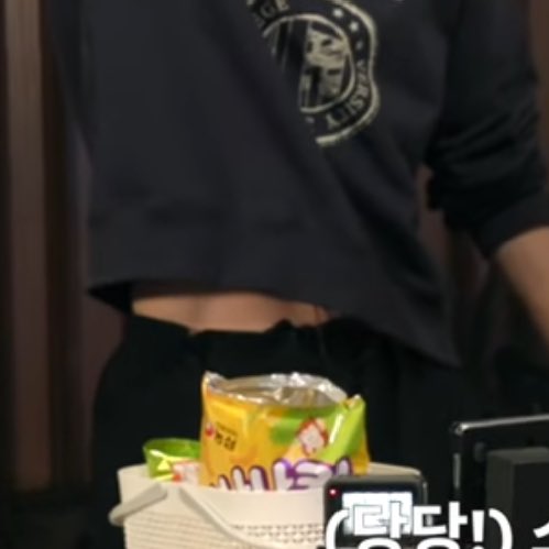 [잡담] 성찬..왜 상의를 저렇게..짧은걸입어?? | 인스티즈